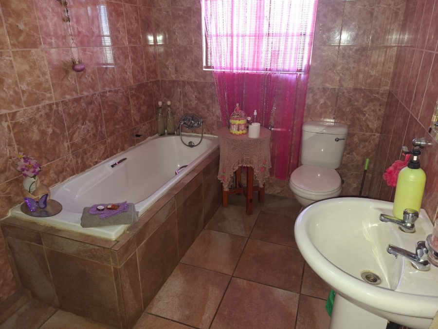 3 Bedroom Property for Sale in Azalea Park North West